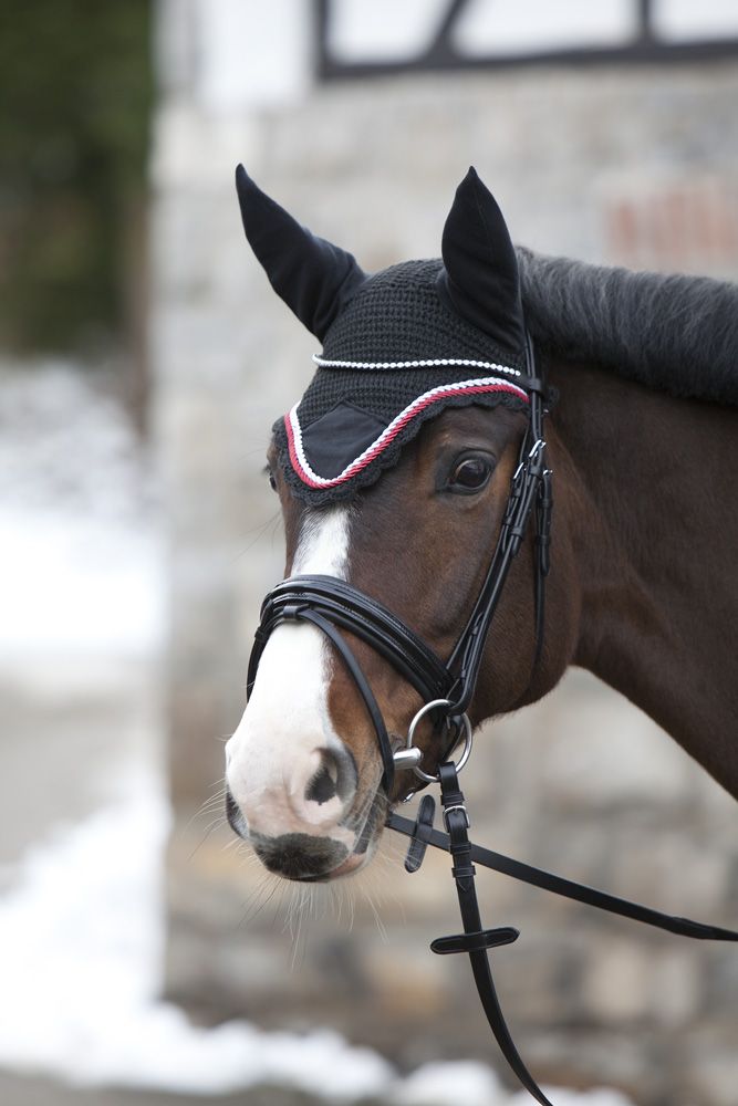 Fly bonnet with double cord braiding